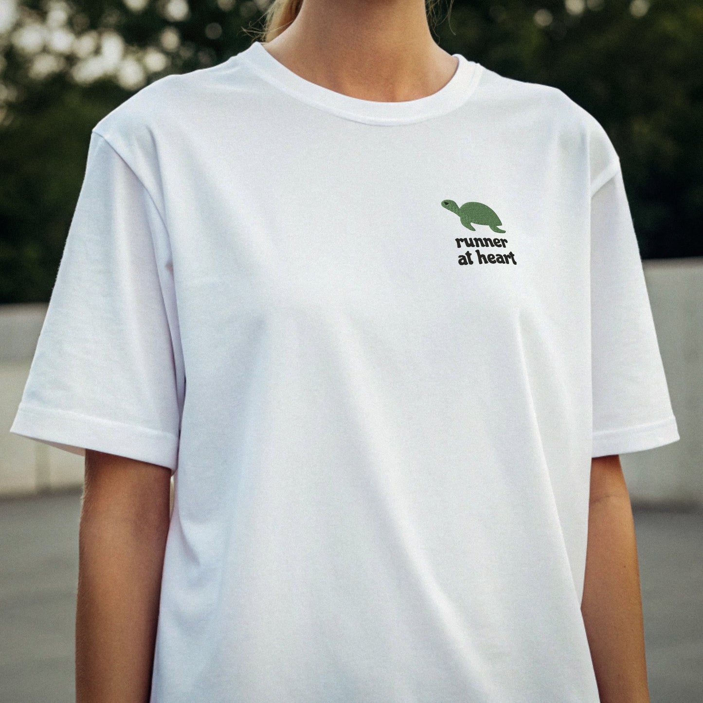 Product picture Runner at heart unisex oversized t-shirt white