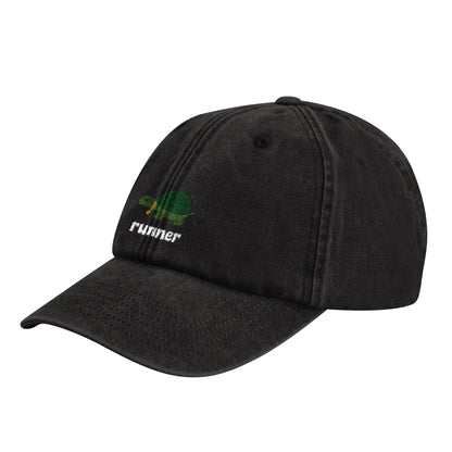 Hat in black denim with turtle embroidery